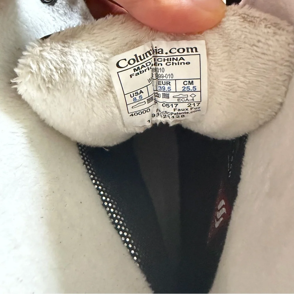 Columbia Black and White Women's Winter Snow Boots 8.5 waterproof techlite